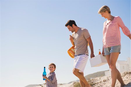 Family on vacations on the beach Stock Photo - Premium Royalty-Free, Code: 6108-05874373