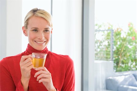 simsearch:6108-05859747,k - Close-up of a woman holding a cup of tea Stock Photo - Premium Royalty-Free, Code: 6108-05874520