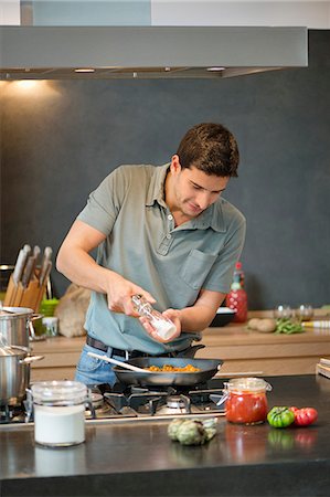 Man preparing food in the kitchen Stock Photo - Premium Royalty-Free, Code: 6108-06166315