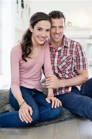 simsearch:6108-06166561,k - Portrait of a couple smiling Foto de stock - Sin royalties Premium, Código: 6108-06166448