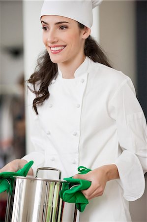 simsearch:6108-05869331,k - Happy female chef holding a saucepan Stock Photo - Premium Royalty-Free, Code: 6108-06166789