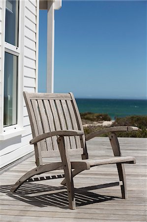 seat - Empty chair at a beach resort Foto de stock - Sin royalties Premium, Código: 6108-06904435