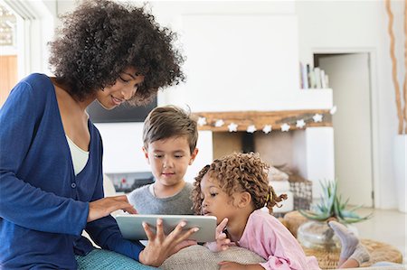 simsearch:6108-06907621,k - Woman showing a digital tablet to her children Stock Photo - Premium Royalty-Free, Code: 6108-06904839
