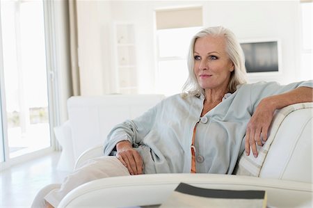 simsearch:6108-06907153,k - Woman sitting on a couch and thinking Stock Photo - Premium Royalty-Free, Code: 6108-06905115