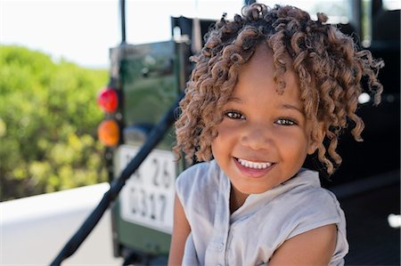 simsearch:6108-06906290,k - Portrait of a girl sitting in a SUV and smiling Stock Photo - Premium Royalty-Free, Code: 6108-06905291
