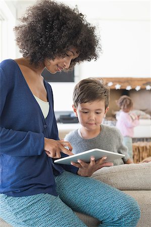simsearch:6108-06907066,k - Woman showing a digital tablet to her son Stock Photo - Premium Royalty-Free, Code: 6108-06905603