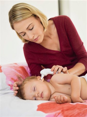 simsearch:6108-06907900,k - Woman taking her baby's temperature Stock Photo - Premium Royalty-Free, Code: 6108-06906057