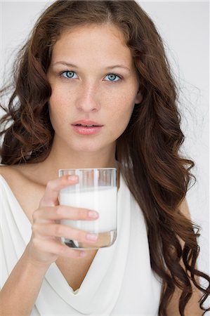 simsearch:6108-07969525,k - Portrait of a woman drinking milk Stock Photo - Premium Royalty-Free, Code: 6108-06906375