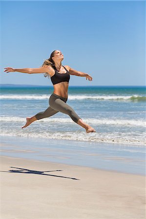simsearch:6108-06906954,k - Woman jumping on the beach Stock Photo - Premium Royalty-Free, Code: 6108-06906671