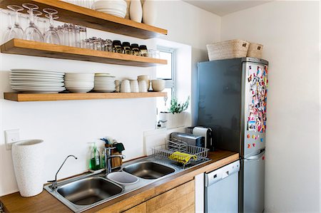 dishwasher - Interiors of a kitchen Foto de stock - Sin royalties Premium, Código: 6108-06907091