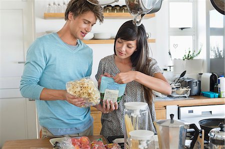 simsearch:6108-05869331,k - Couple cooking in the kitchen Stock Photo - Premium Royalty-Free, Code: 6108-06907098