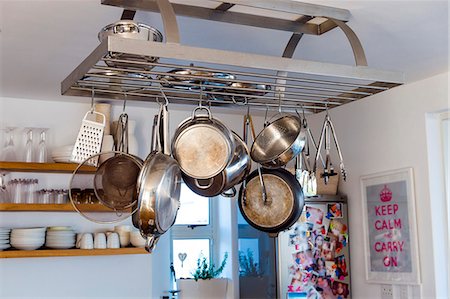 pot rack shelves - Cooking utensils hanging in the kitchen Stock Photo - Premium Royalty-Free, Code: 6108-06907111