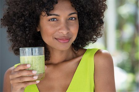 simsearch:6108-07969525,k - Portrait of a woman holding a glass of kiwi juice Stock Photo - Premium Royalty-Free, Code: 6108-06907379