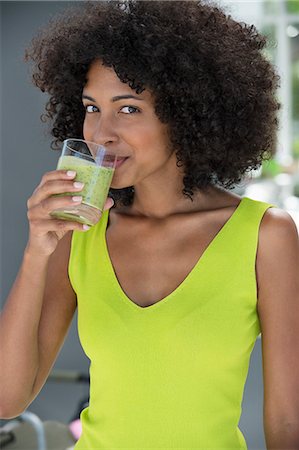 simsearch:6108-07969525,k - Portrait of a woman drinking kiwi shake Stock Photo - Premium Royalty-Free, Code: 6108-06907389