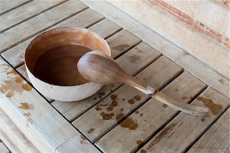 High angle view of a ladle and bowl in a sauna Photographie de stock - Premium Libres de Droits, Code: 6108-06907529