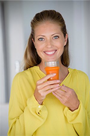 simsearch:6108-07969525,k - Close-up of a beautiful woman holding a glass of vegetable juice Stock Photo - Premium Royalty-Free, Code: 6108-08662329