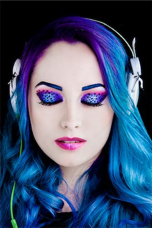 red music - Portrait of a pretty girl with blue hair listening to music with eyes closed Stock Photo - Premium Royalty-Free, Code: 6108-08637195