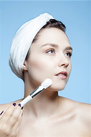 simsearch:6108-08637407,k - Portrait of a woman using make-up brush on face Stock Photo - Premium Royalty-Free, Code: 6108-08637238
