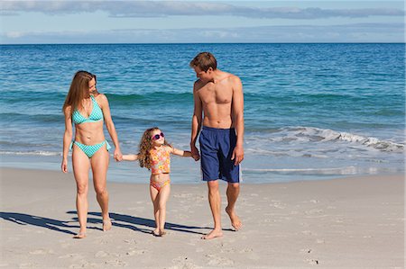 simsearch:6109-06003758,k - Young family taking a walk on the beach Stock Photo - Premium Royalty-Free, Code: 6109-06003612