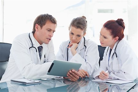 simsearch:6109-06005907,k - Doctor with his tablet showing his colleagues something Stock Photo - Premium Royalty-Free, Code: 6109-06005878