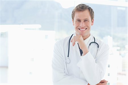 simsearch:6109-06005907,k - Smiling male doctor standing next to a window Stock Photo - Premium Royalty-Free, Code: 6109-06005897