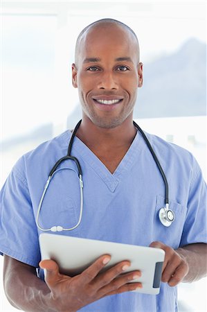simsearch:6109-06005907,k - Male doctor with tablet computer Stock Photo - Premium Royalty-Free, Code: 6109-06005910