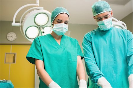 Surgeons looking at the operating table Stock Photo - Premium Royalty-Free, Code: 6109-06195804