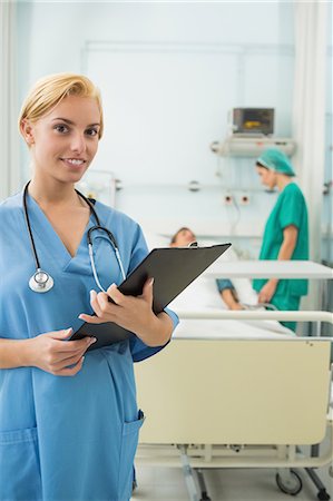 simsearch:6109-06196363,k - Blonde nurse holding a chart Stock Photo - Premium Royalty-Free, Code: 6109-06195923