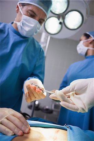 patients close up - Surgeon holding surgical scissors Foto de stock - Sin royalties Premium, Código: 6109-06196022