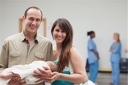 fondness - Smiling couple holding a new born baby Foto de stock - Sin royalties Premium, Código: 6109-06196117