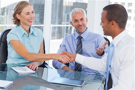 pad of paper - Business man and business woman shaking hands Photographie de stock - Premium Libres de Droits, Code: 6109-06781400