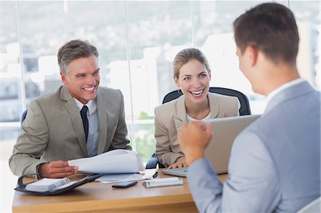 empleados - Smiling business people laughing with applicant Foto de stock - Sin royalties Premium, Código: 6109-06781520