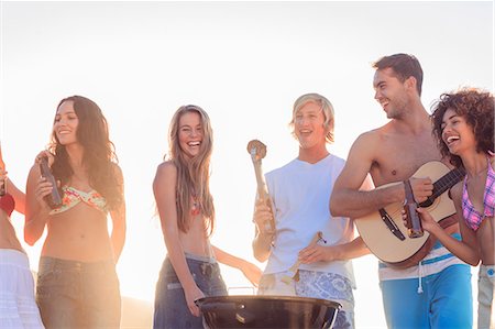 fond - Smiling man cooking barbecue on the beach Stock Photo - Premium Royalty-Free, Code: 6109-06781771