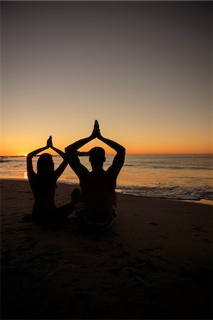 simsearch:858-03052147,k - Silhouettes of people practicing yoga sat on the sand Stock Photo - Premium Royalty-Free, Code: 6109-06781715