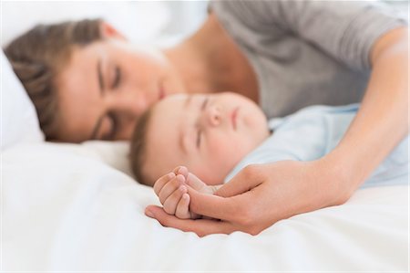 simsearch:6109-08390041,k - Mother sleeping with baby son on bed Stock Photo - Premium Royalty-Free, Code: 6109-07601320