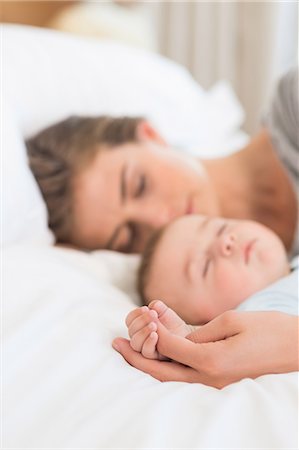 simsearch:6109-08390041,k - Mother sleeping with baby son on bed Stock Photo - Premium Royalty-Free, Code: 6109-07601321