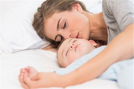 simsearch:6109-08390041,k - Mother sleeping with baby son on bed Stock Photo - Premium Royalty-Free, Code: 6109-07601324
