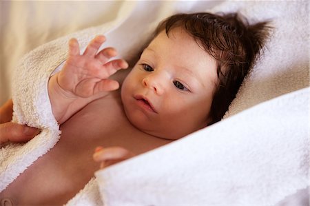 simsearch:6109-08390041,k - Newborn covered by towel Stock Photo - Premium Royalty-Free, Code: 6109-08390035