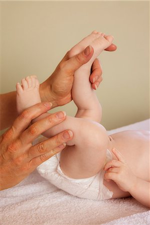 simsearch:6109-07497438,k - Mother holding her newborns legs Stock Photo - Premium Royalty-Free, Code: 6109-08390036