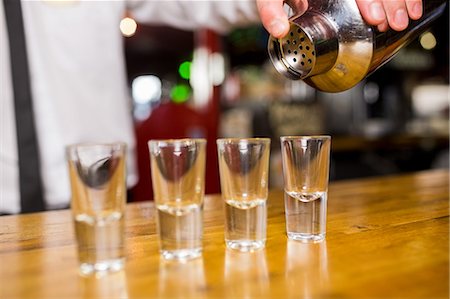 food or drink - Bartender pouring cocktail into glasses Stock Photo - Premium Royalty-Free, Code: 6109-08394908