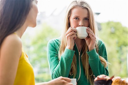 simsearch:614-06973669,k - Pretty students having coffee together Stock Photo - Premium Royalty-Free, Code: 6109-08395942