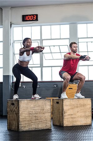 physical fitness - Muscular couple doing jumping squats Photographie de stock - Premium Libres de Droits, Code: 6109-08396830