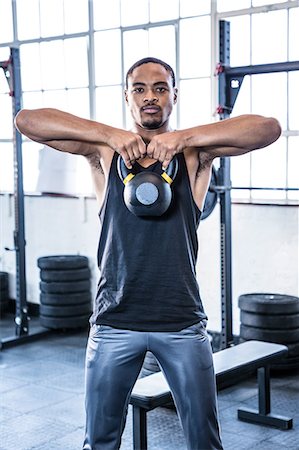 simsearch:6109-08397993,k - Fit man working out with kettlebell Foto de stock - Sin royalties Premium, Código: 6109-08398087