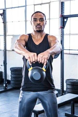 simsearch:6109-08397993,k - Fit man working out with kettlebell Foto de stock - Sin royalties Premium, Código: 6109-08398086