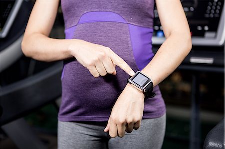 simsearch:6109-08398593,k - Pregnant woman with smart watch Stock Photo - Premium Royalty-Free, Code: 6109-08398520