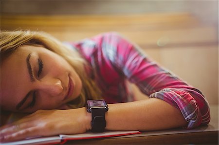 picture student school sleep in class - Attractive student sleeping during class Stock Photo - Premium Royalty-Free, Code: 6109-08398908