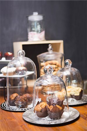 display case - Cakes in display cases in a cafe Stock Photo - Premium Royalty-Free, Code: 6109-08488677