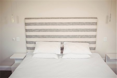 simsearch:845-05838374,k - Empty bedroom at home Stock Photo - Premium Royalty-Free, Code: 6109-08488953