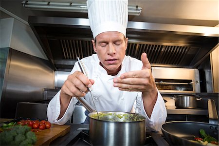 smelling - Happy chef smelling his dish in a commercial kitchen Photographie de stock - Premium Libres de Droits, Code: 6109-08489850