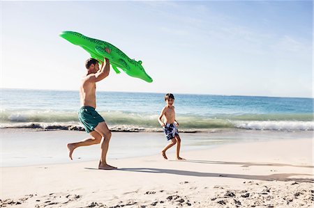 simsearch:6109-06003758,k - Father and son running on the beach Stock Photo - Premium Royalty-Free, Code: 6109-08434860